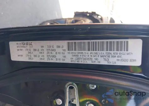 2017 Ram 1500 Night 4X4 6'4 Box z USA, uszkodzony, nr VIN 1C6RR7HT3HS705791